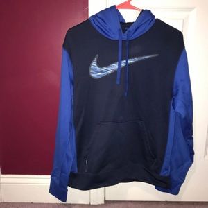 Nike Therma Hoodie Boys size Small